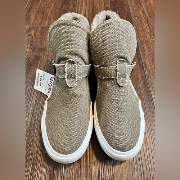 Blowfish Shoes - NWT Blowfish Malibu booties. Size 7.5. Minor flaw. See pics & description.